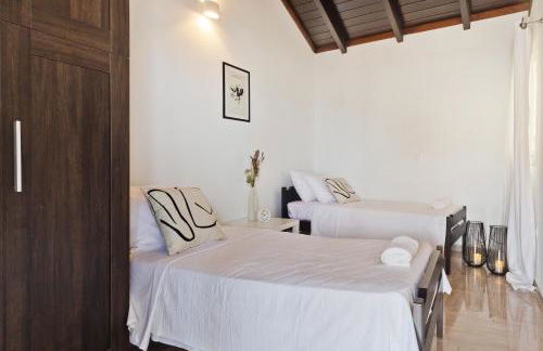 Hermes' Getaway - Photo 18