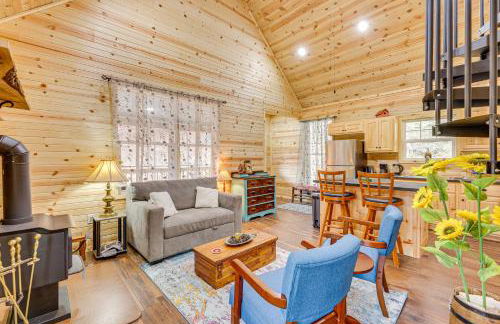 Hike and Fish Marlinton Cabin with Fire Pit and Views! - Foto 4