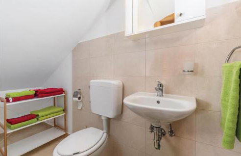 4 Bedroom Beautiful Home In Kunj - Photo 32