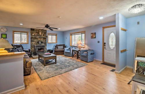 Game Room and Lake Access Albrightsville Home! - Foto 9