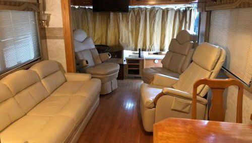 Private 1-bedroom RV, direct bus to NYC Manhattan only 2 blocks away, MetLife Stadium FIFA World Cup 25 minutes away - Foto 2