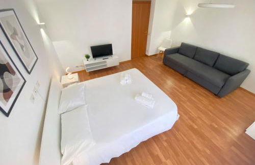 Golden Essence Apartment - terrace & metro - Foto 15