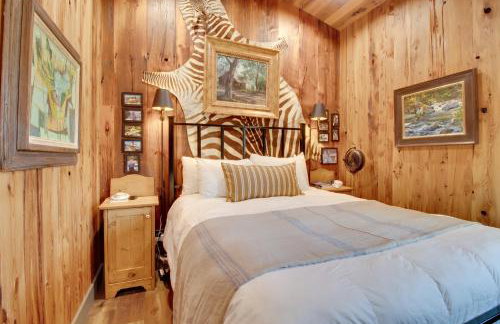 Walk to White River Cozy Escape with Screened Porch - Foto 9