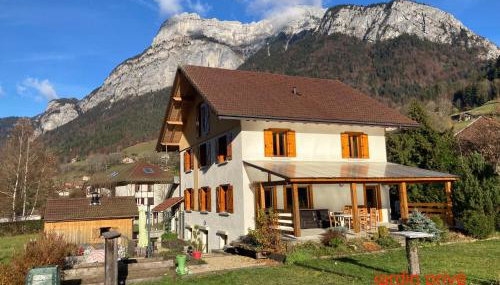 l'Echo des Glieres vue montagne centre village sauna & grill - Foto 2