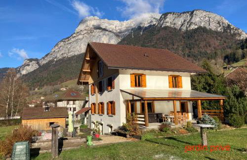 l'Echo des Glieres vue montagne centre village sauna & grill - Foto 2