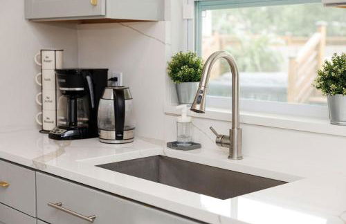 Light & Cozy Oasis with Private Pool and Hot Tub - Foto 12