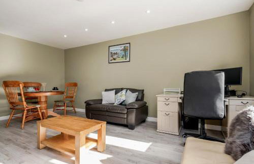 Remaj Serviced Accommodation, sleeps 7 & free parking - Foto 10