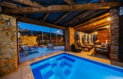 Rustic villa Radosic with indoor pool - Foto 4