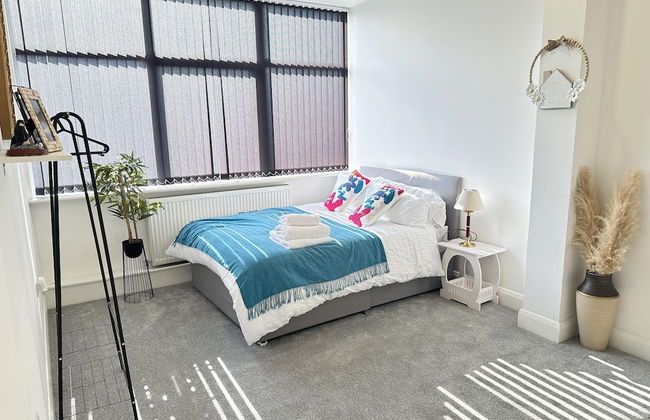 2 Bed Apartment - Sleeps 4 - Wifi - Parking - Foto 1