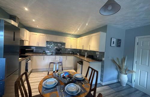 Entire 2 bedroom house. - Foto 1