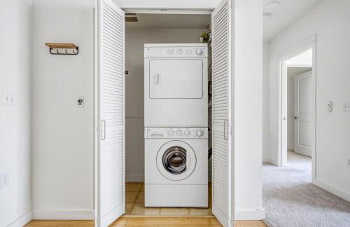 Downtown Bellevue 2BR w WD Storage nr Shops SEA-318 - Foto 14