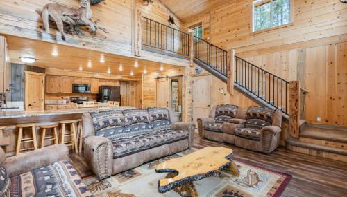 Rustic Retreat, Sleeps 20, Epic Game Room, Hot Tub, 20min to Yellowstone - Foto 4