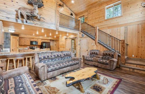 Rustic Retreat, Sleeps 20, Epic Game Room, Hot Tub, 20min to Yellowstone - Foto 4