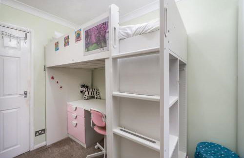 Family Friendly, Cosy 3 bed Home - Pass the Keys - Foto 17