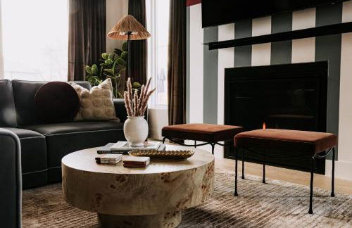 The Benton Hot Tub Theater 5 Mins to Denver - Foto 39