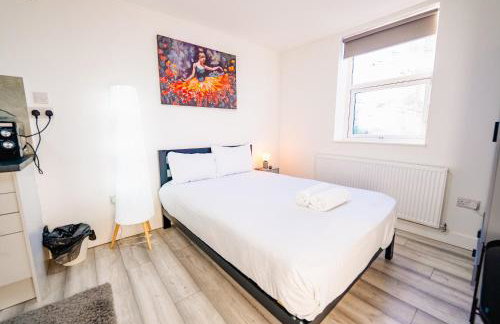 Cozy Cardiff Studio - City Center Gem with Patio - Photo 7