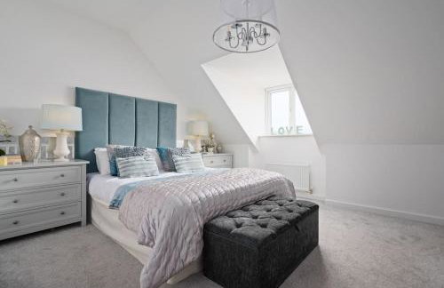 3BDR House By Vista Stays Short Lets & Serviced Accommodation Glasgow Scotland With Driveway Parking and PS4 - Foto 2