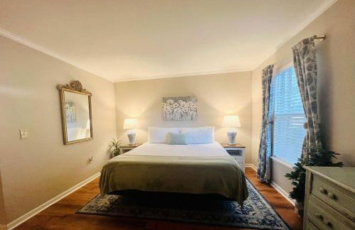 Lakefront Condo - King Bed Full Kitchen - Foto 1