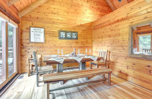 Magical Metamora Cottage with Fire Pit, Pond, Deck! - Foto 8