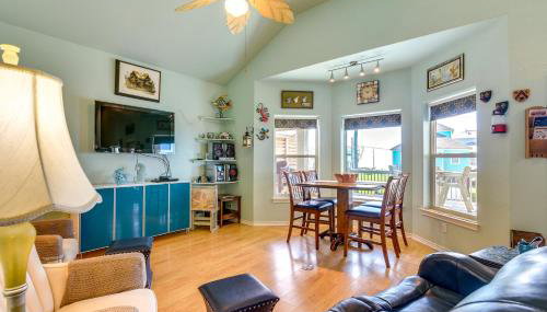 Ocean-View Balcony! Coastal Haven in Crystal Beach - Foto 5