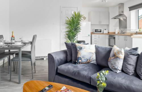 2 Bed Apartment - Sleeps 3 - Parking - Cradley Heath 54C - Foto 1