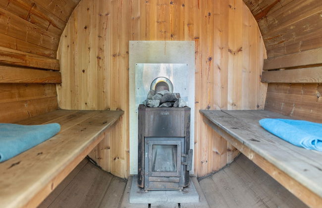 Dog-friendly Stay w/ Spa - Photo 22