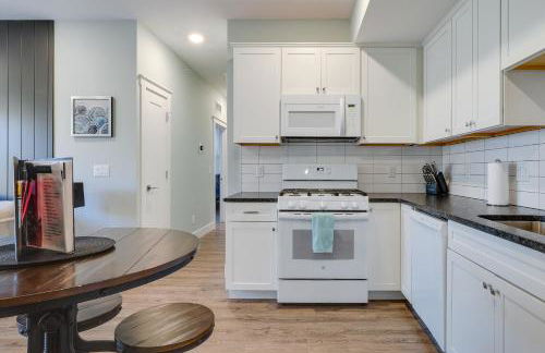 Walk to Front St! Traverse City Condo Near Skiing - Photo 9