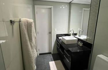 Flat moderno com vista para o mar e varanda! - Foto 43