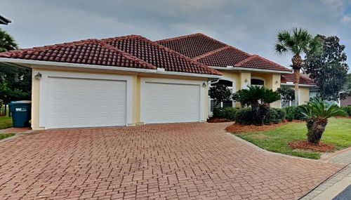 Beach Beauty 4 bed 3 bath home 5 min walk to beach in gated community - Foto 5