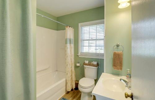 Deck and Indian River Bay Views Coastal Cottage - Foto 17