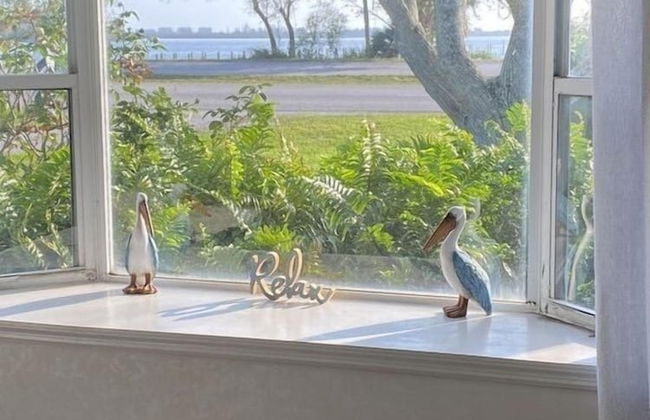 Waterfront Paradise on half an acre - Foto 11