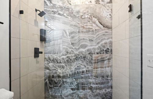 Unique Black Home in the Heart of Shelby Park - Foto 53