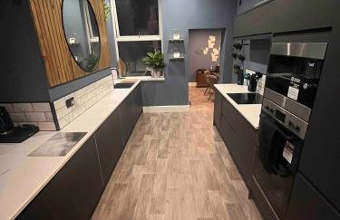 Modern 5 Bedroom Terraced Luxurious House - Foto 1