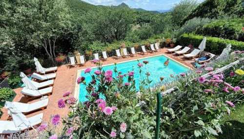 Luxurious Umbrian Retreat for 10 With Private Terrace and Pool - Photo 2, Garden