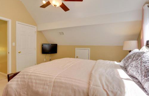 Pools, Hot Tub and More Bushkill Mountain Getaway! - Photo 15