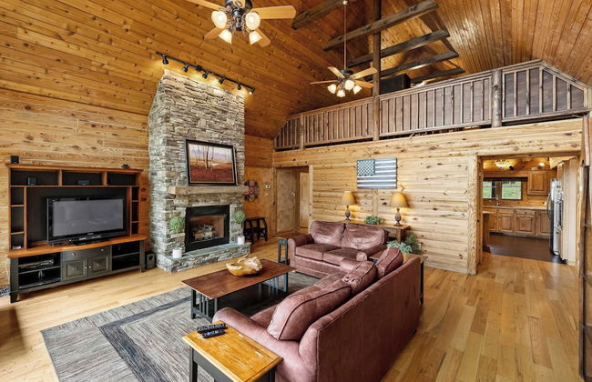 Lakeside Lodge by Avantstay Hot Tub + Dock - Foto 11