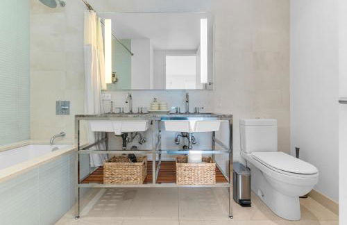 Lavish Two-Story Retreat in the Heart of Manhattan - Foto 50