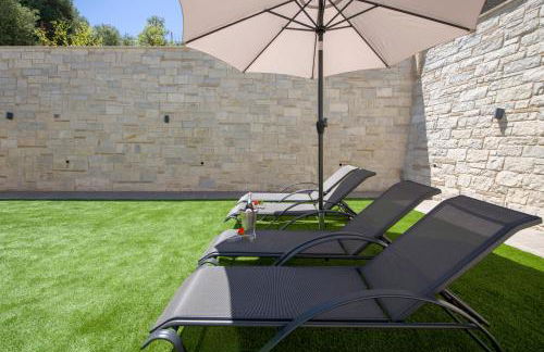 TWIN'S HOME LUXURY SUITES - Photo 22