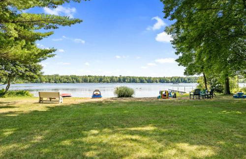 Impressive Dual Woods and Lake Homes That Sleep 32 - Foto 61