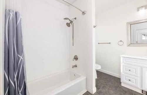 2-Unit House, big Lake Winnisquam views - Sleeps 13 - Foto 46