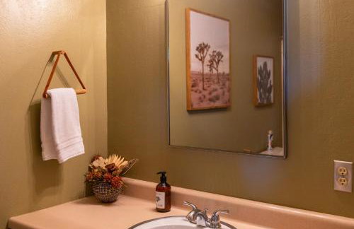 Pool and Mtn View! Designer Borrego Springs Hideaway - Foto 21