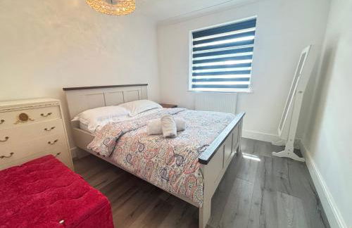 2BR Comfortable Spacious Furnished Property with Parking - Foto 22