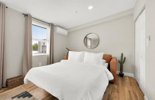 Luxury 4-BR with Free Parking in Heart of DC - Steps to Metro - Photo 40