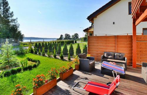 Lakeside holiday home, private garden - Photo 14