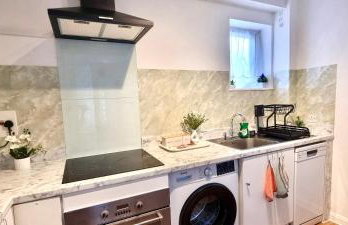 Friendly family apartment comfort sleep 6 close to tube bus airport - Foto 21