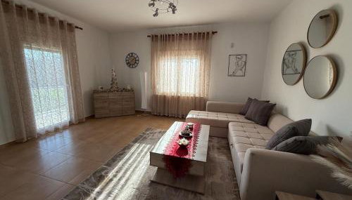 Cozy Family House with Yard - Foto 5