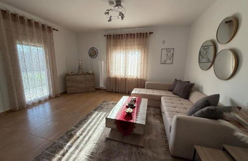 Cozy Family House with Yard - Photo 5