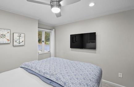 Lakefront Home w Pool, Dock, Fire Pit & Game Room Sip, Sip Away by Avantstay - Foto 88