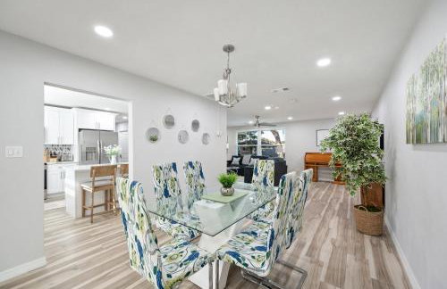 Wood Circle House - Dog Friendly with Fenced in Backyard - Foto 36