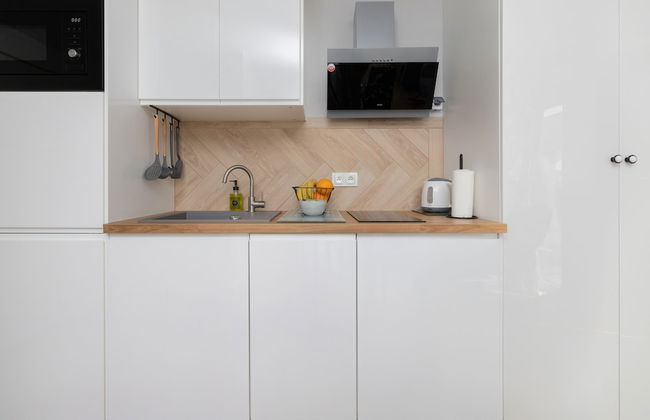 Coast Apartment With Terrace by Renters - Photo 12